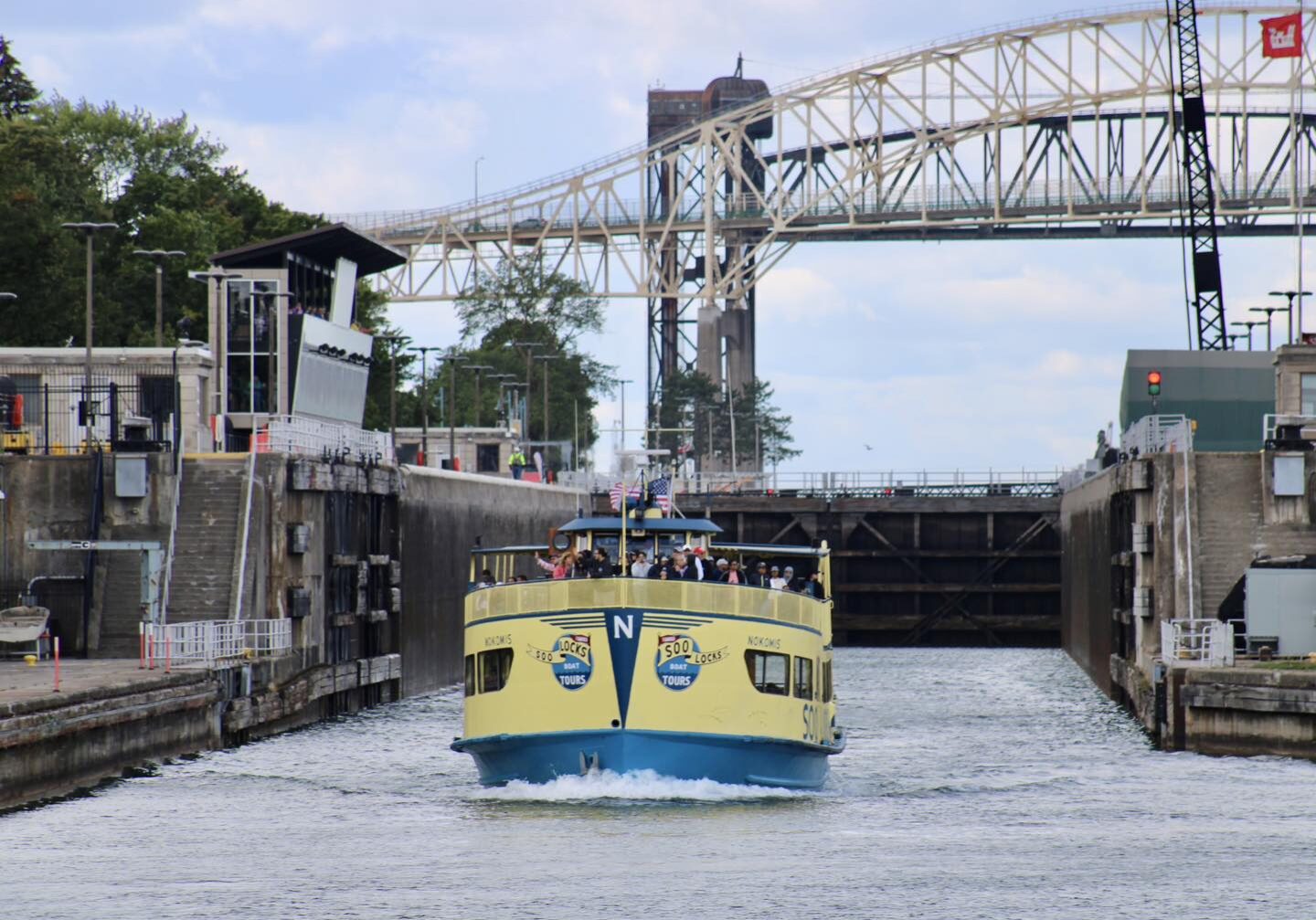 classic lock boat tour